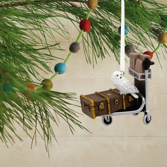 Hallmark‎ Harry Potter Trolley Luggage Cart W/Hedwig Christmas Holiday Ornament - Picture 4 of 5